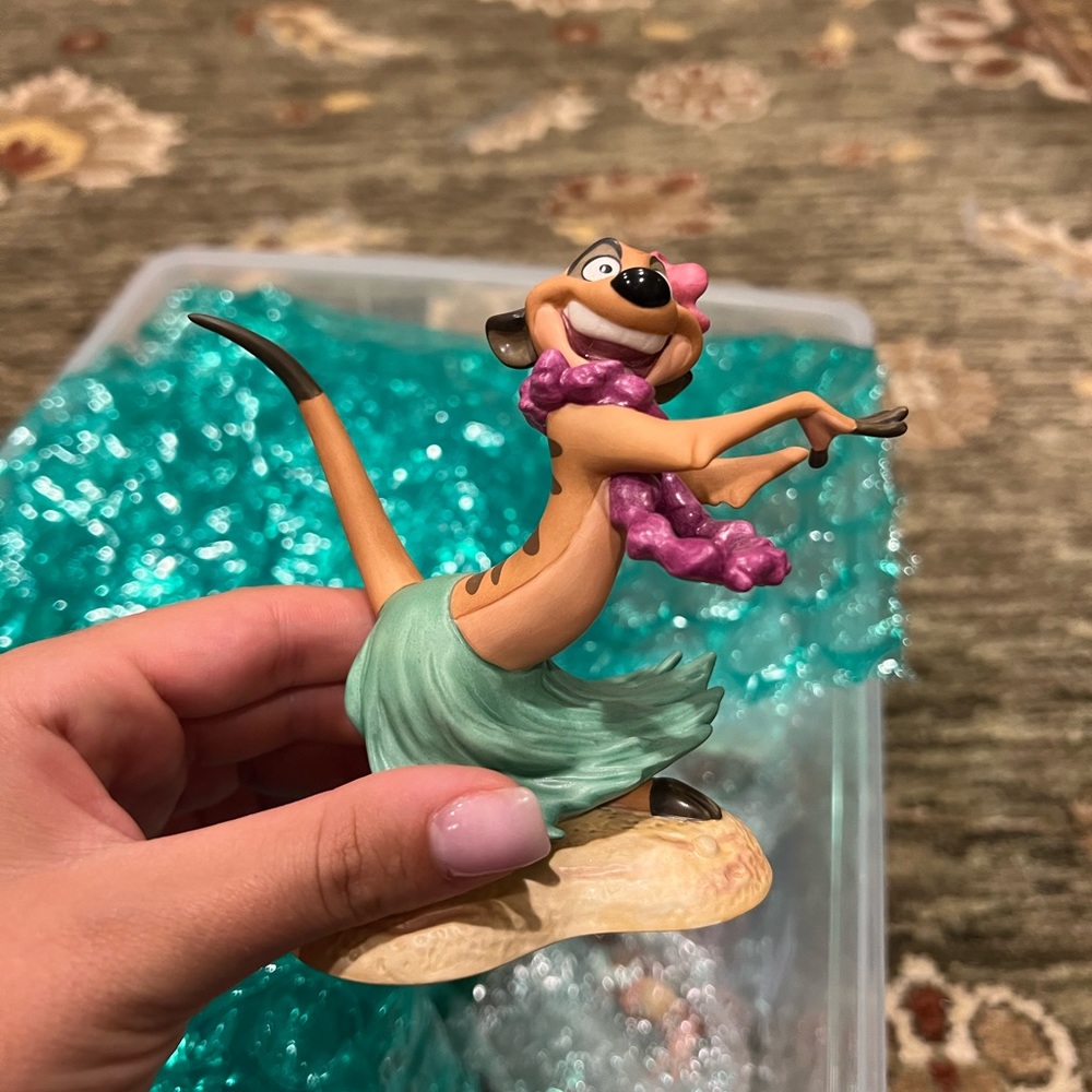 Disney Statues - Picture 1 of 3
